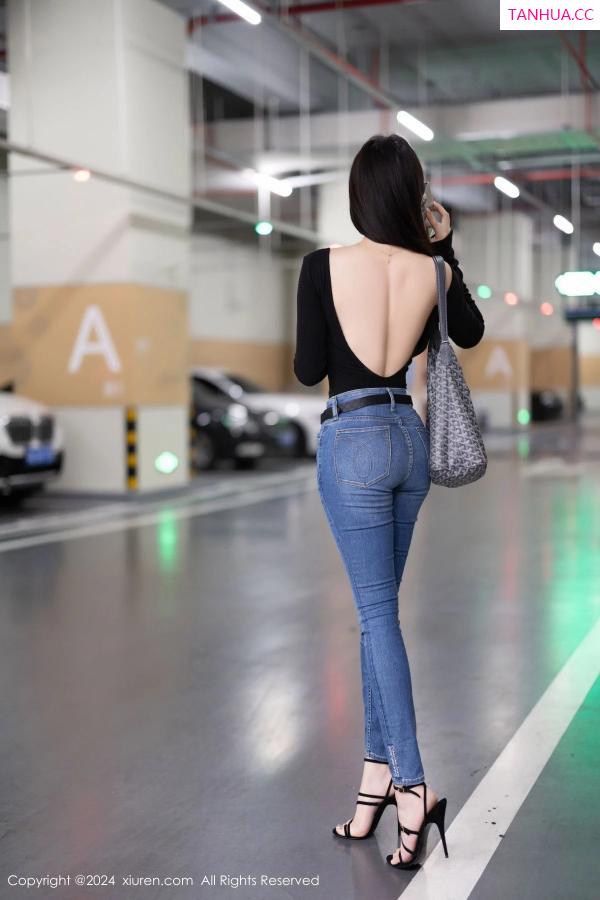 [XiuRen]高清写真图 2024.04.12 No.8385 徐莉芝Booty 黑丝美腿
